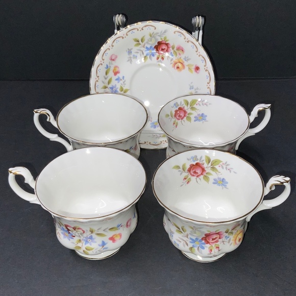 Vintage Royal Albert Jubilee Rose Set of 4 Teacups & 1 Saucer - EUC! - Picture 2 of 4
